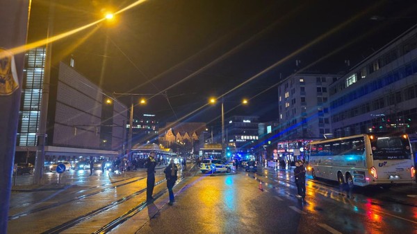 Unfall am Bohlweg in Braunschweig: Fahrzeug kollidiert mit Fußgängern