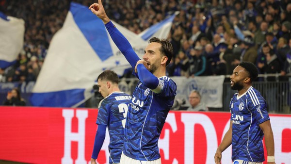 Irre 2:1-Party! Lasme lupft Schalke an die Tabellenspitze