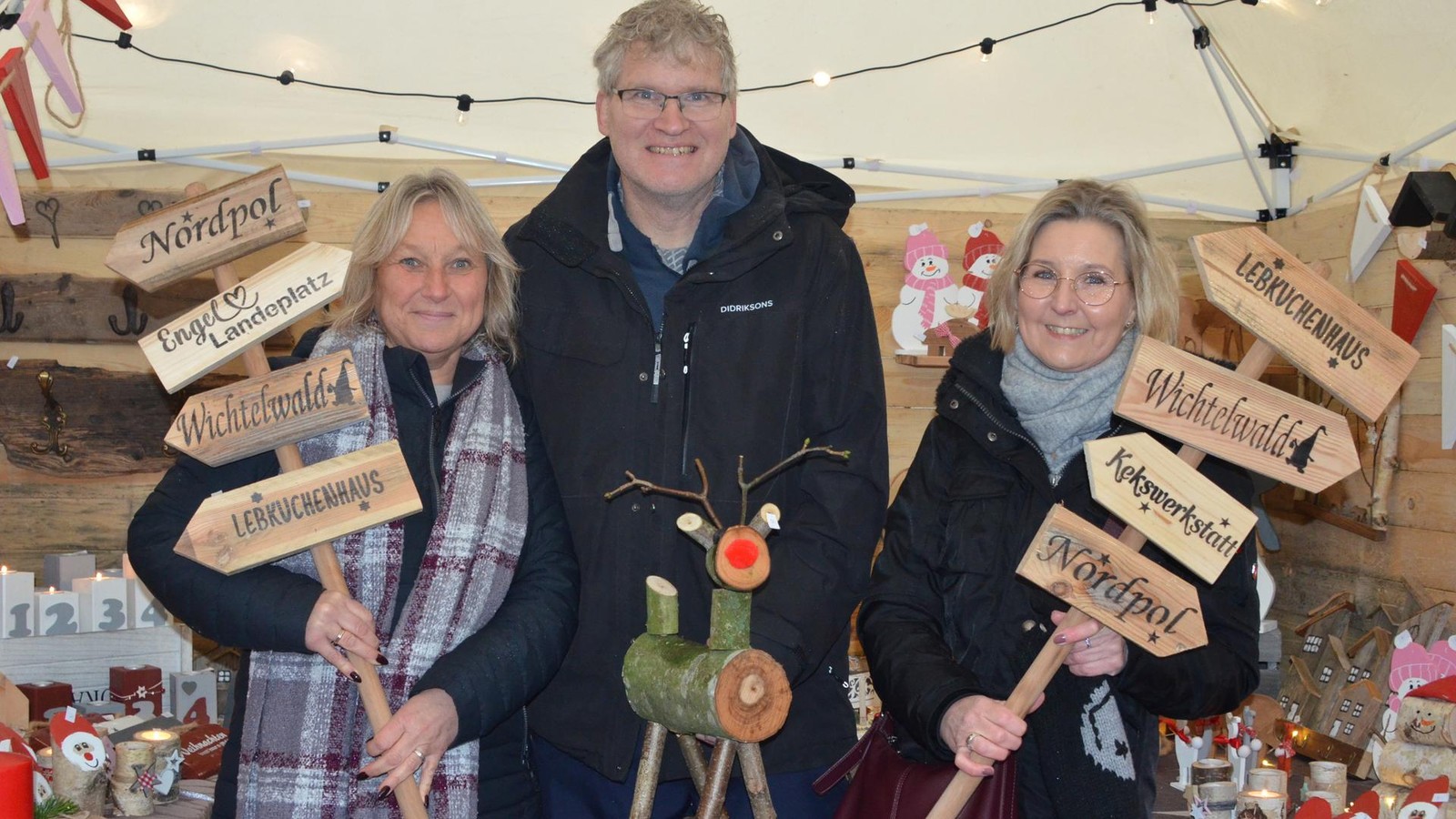 Der-Adventsmarkt-im-Innenhof-des-Kulturwerks-ist-sogar-bei-Regen-behaglich