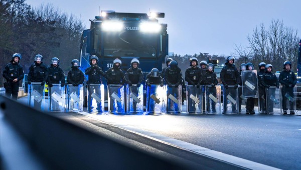 AfD-Jugend tagt in Gießen: Großer Gegenprotest – erste Ausschreitungen