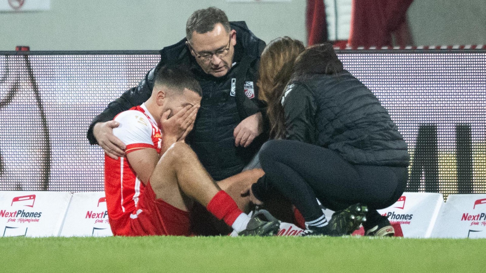 Tragischer-Held-bei-Rot-Wei-Erfurts-Derbysieg-Ikene-bef-rchtet-das-Schlimmste