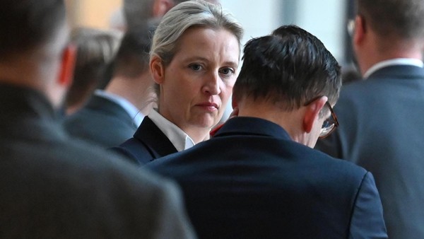 E-Mails, Reisen, Besuche: Die auffällige Nähe der AfD zu Russland