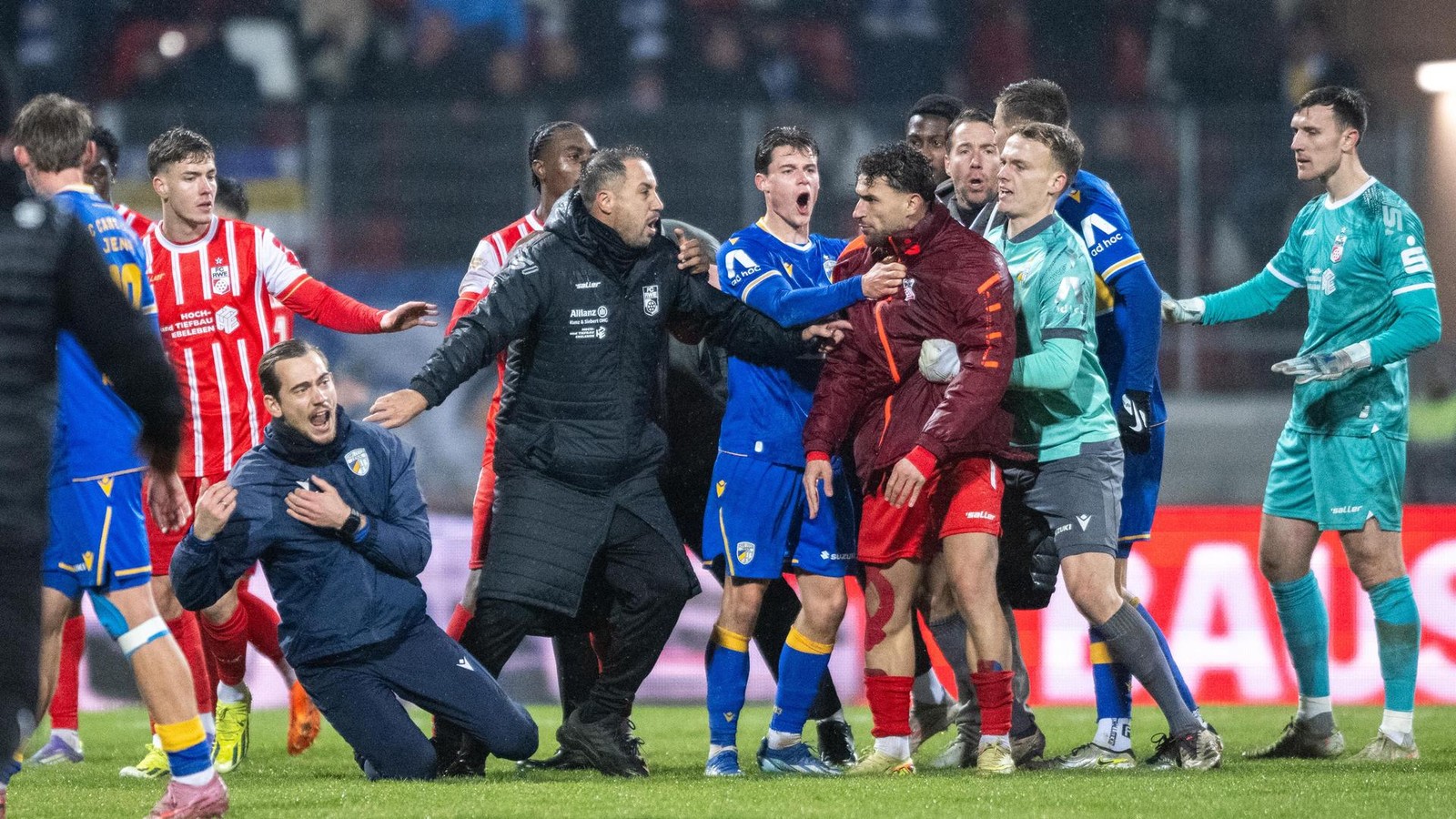 Tumulte-nach-Th-ringenderby-Was-der-Schiedsrichter-zu-Rot-gegen-Hajrulla-sagt