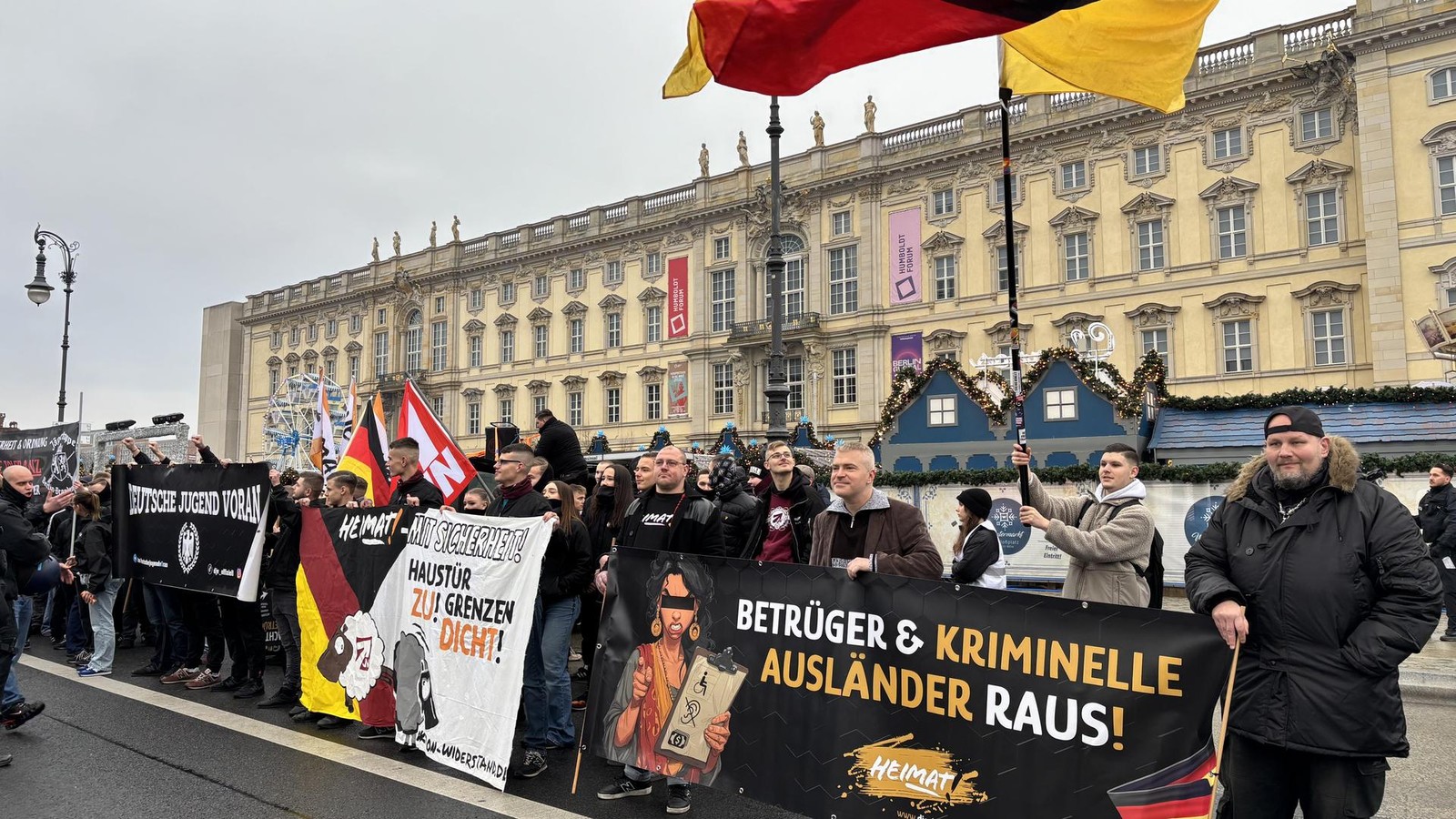 Rund-300-Polizisten-bei-Demo-von-Die-Heimat-im-Einsatz