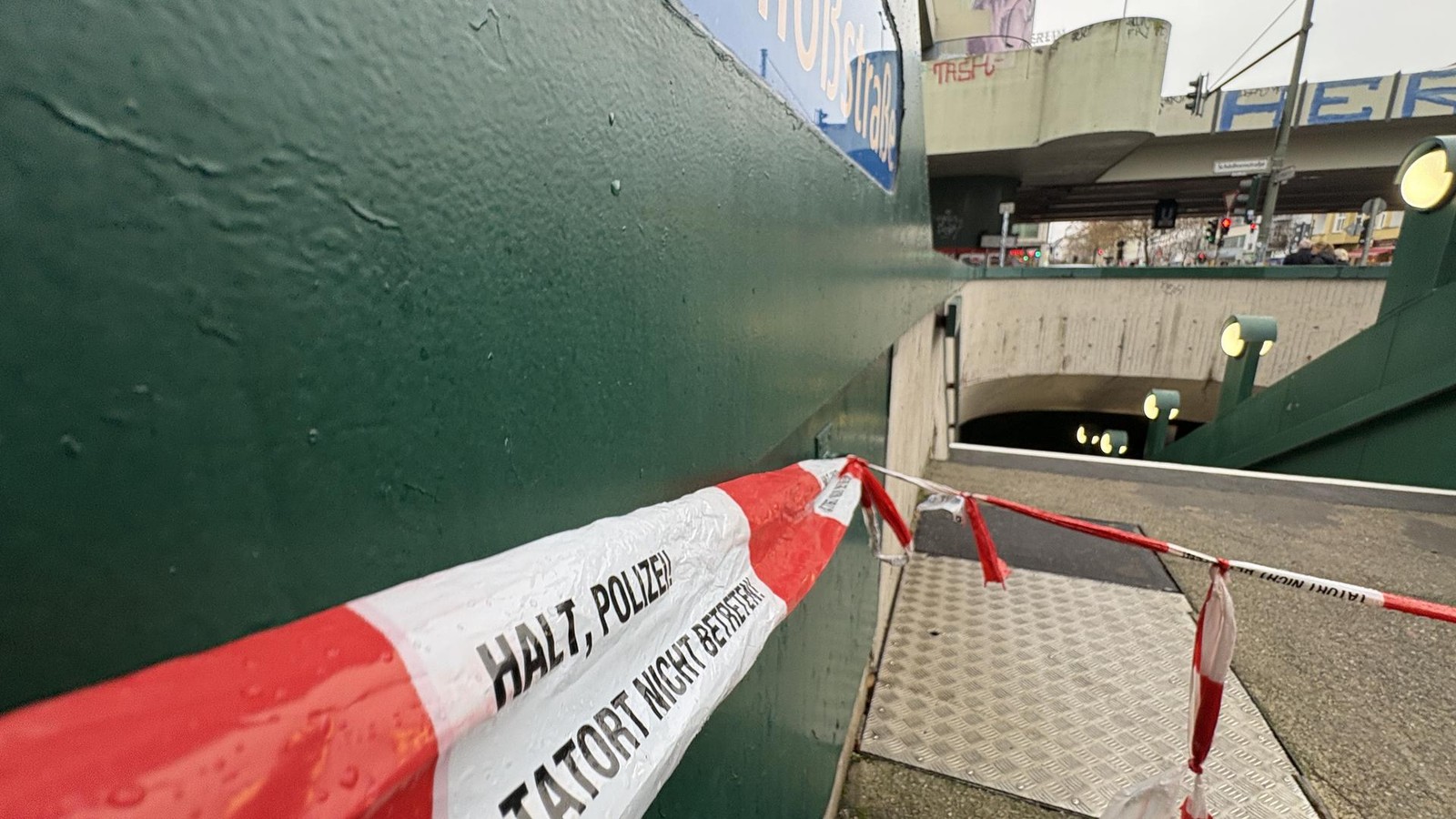 Nach-Brand-am-U-Bahnhof-Schlo-stra-e-Das-ndert-sich-f-r-Fahrg-ste-ab-Montag