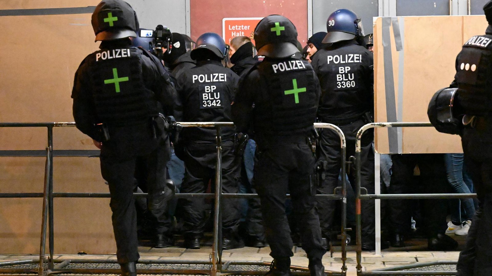 Th-ringen-Ticker-Geibert-als-JU-Landesvorsitzender-best-tigt-Bilanz-der-Polizei-nach-Th-ringenderby