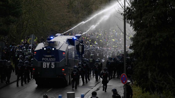 Verletzte bei Anti-AfD-Demo in Gießen – Weidel redet sich in Rage