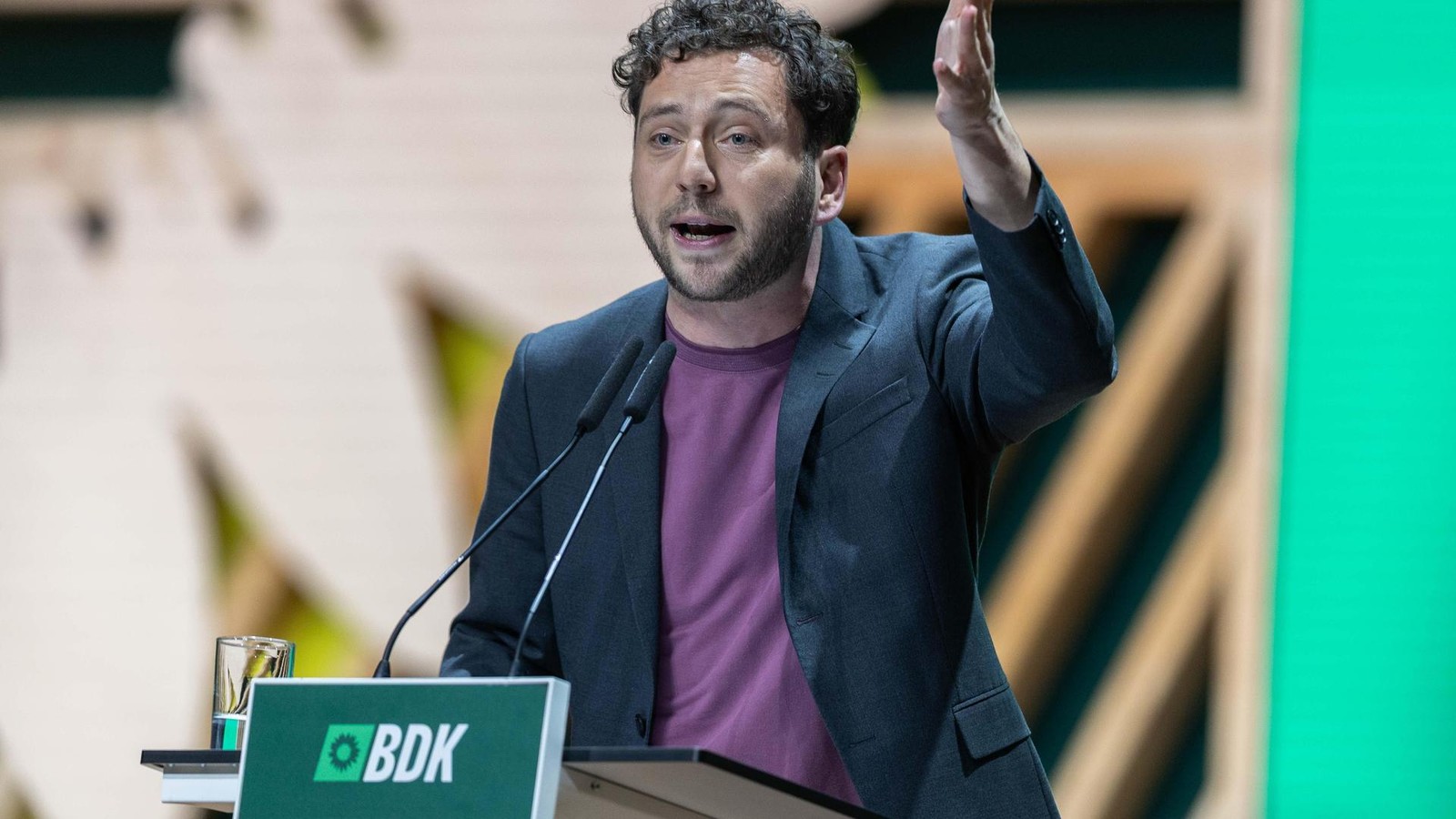 Einmal-im-Jahr-nach-Malle-Kein-Grund-f-r-Scham-sagt-der-Gr-nen-Chef