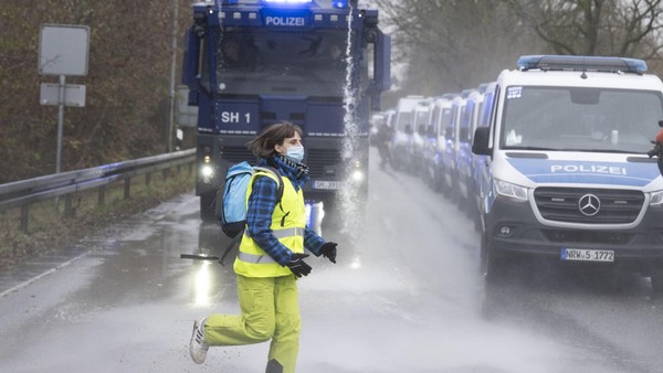 AfD-Jugend: Kandidat irritiert mit rechter Rede – Polizei gibt Update