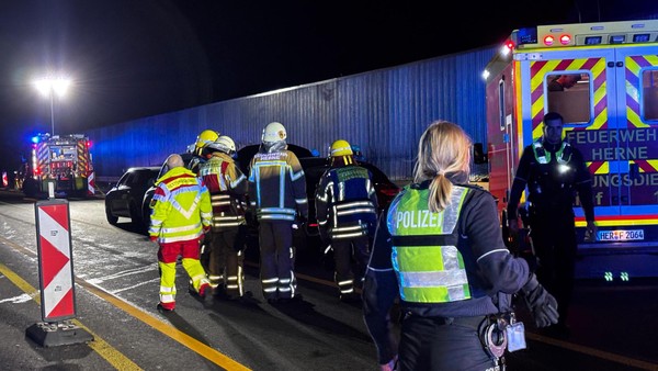 Unfall mit drei Autos am Kreuz Herne: 48-Jähriger lebensgefährlich verletzt