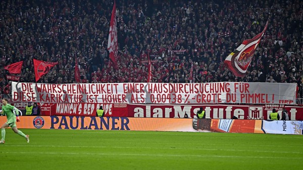 Bayern-Fans verhöhnen Andy Grote mit „Pimmel“-Plakaten – das ist der Grund