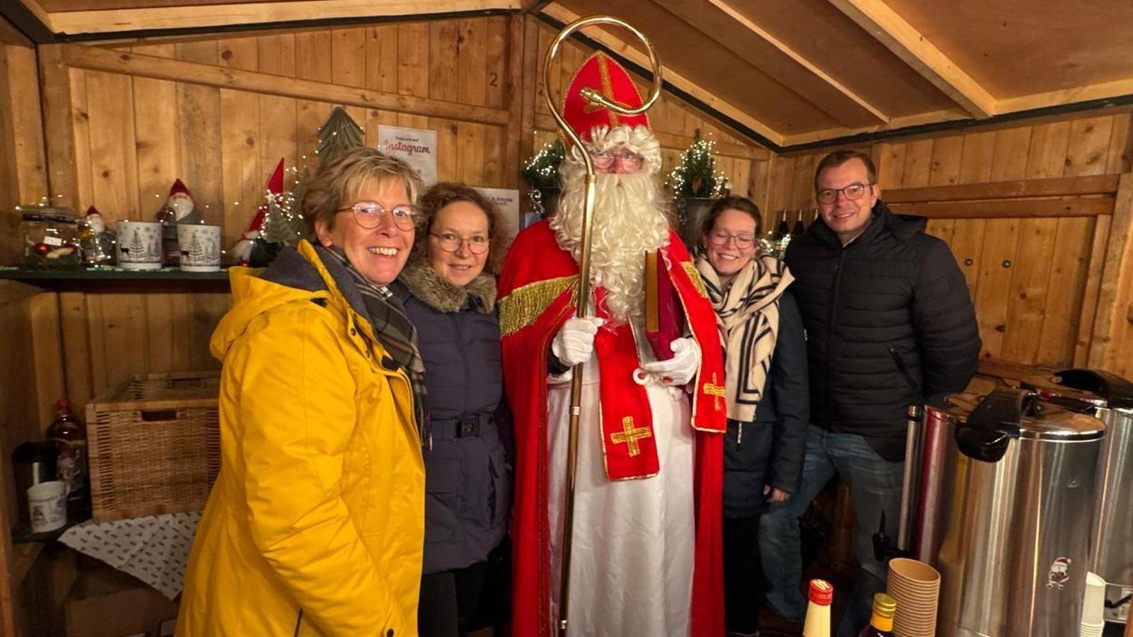 Klein-gem-tlich-tolle-Weihnachtsstimmung-Start-des-10-Hauer-Nikolausmarktes