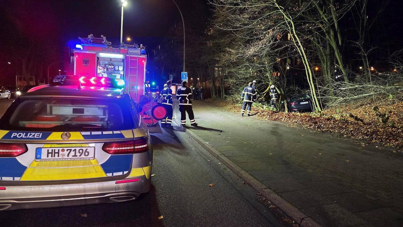 Nach-Unfall-Mann-versteckt-sich-vor-Polizei-im-eigenen-Kofferraum