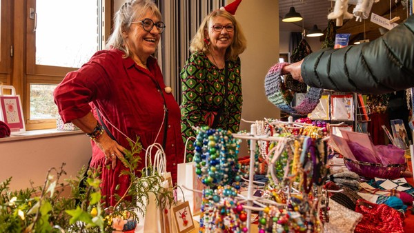 Gemütlichkeit statt Kommerz: Was den Adventsmarkt in Saarn ausmacht