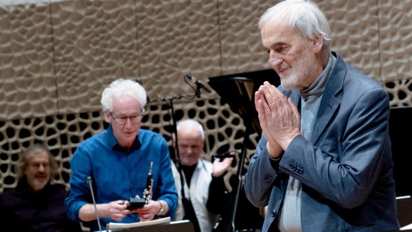Elbphilharmonie: Was Musik von Lachenmann mit Dubai-Schokolade zu tun hat