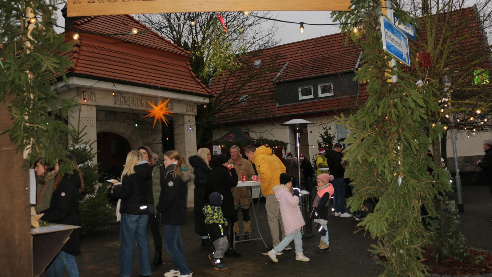 Ein-Kalender-zum-Weihnachtsmarkt-den-ein-ganzes-Eichsfelder-Dorf-braucht