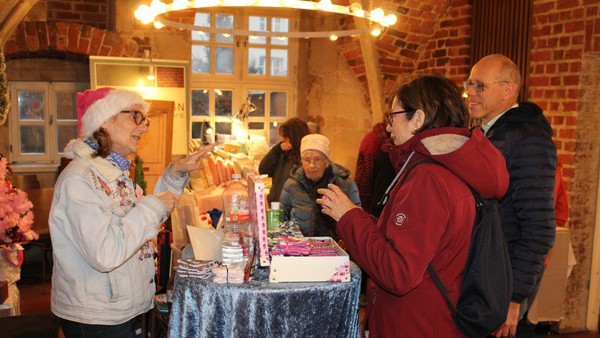 „Nur zufriedene Menschen“: Schlossmarkt Gifhorn weckt Vorfreude auf Weihnachten