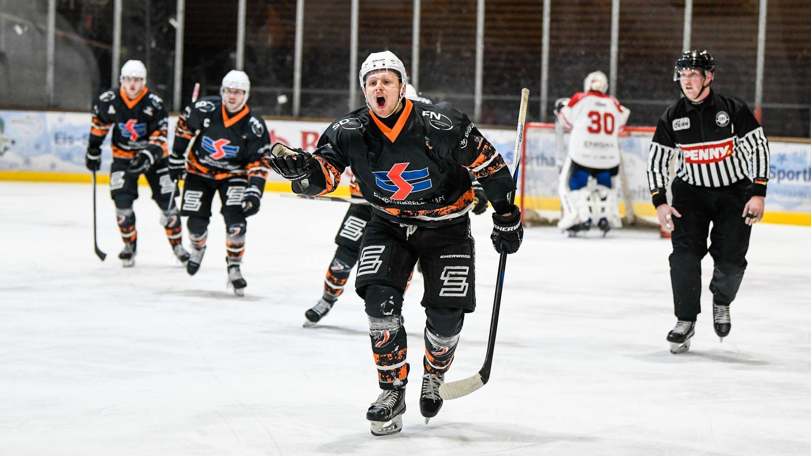 Dinslakener-Kobras-st-rzen-den-Tabellenf-hrer-von-der-Spitze