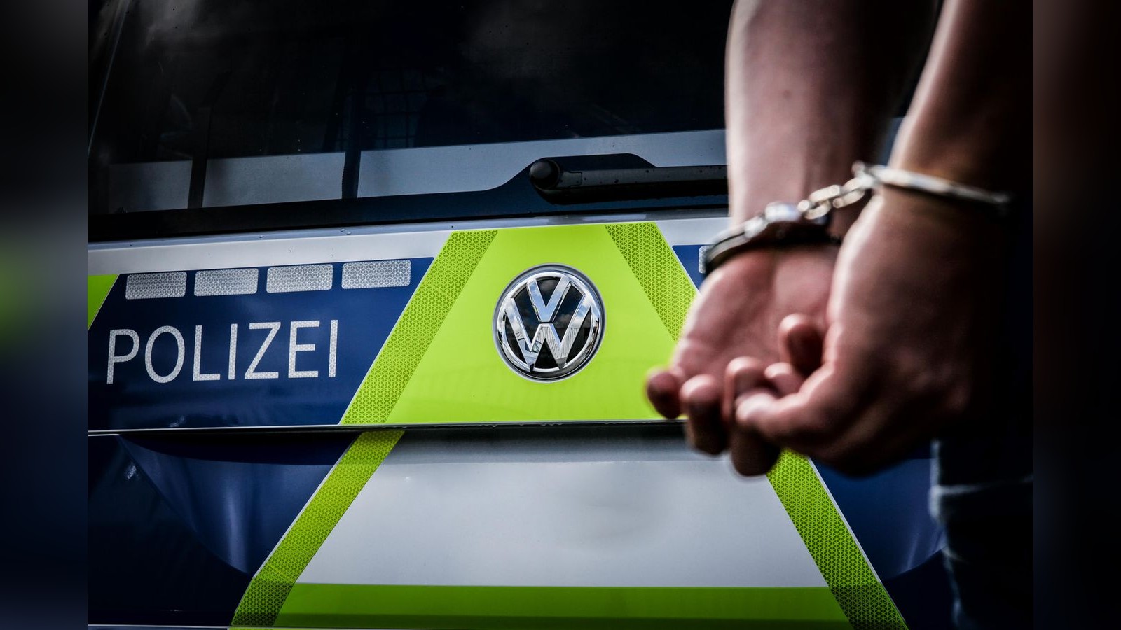 M-chtegern-Polizist-auf-Greizer-Stra-e-im-Einsatz