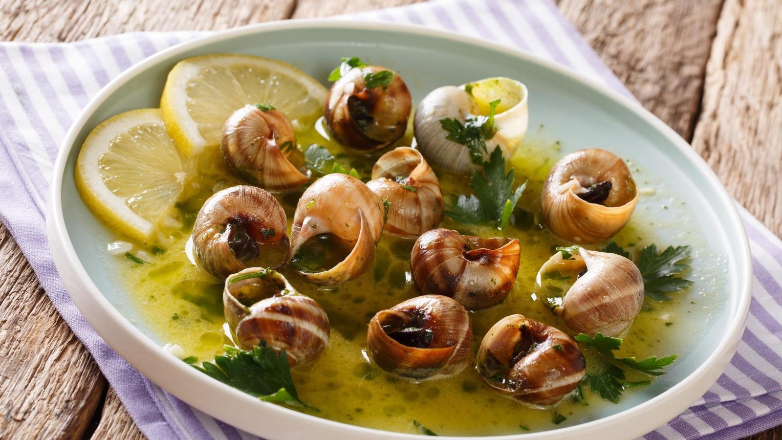 Riesiger-Delikatessen-Vorrat-gestohlen-Frankreich-erlebt-Schnecken-Schock