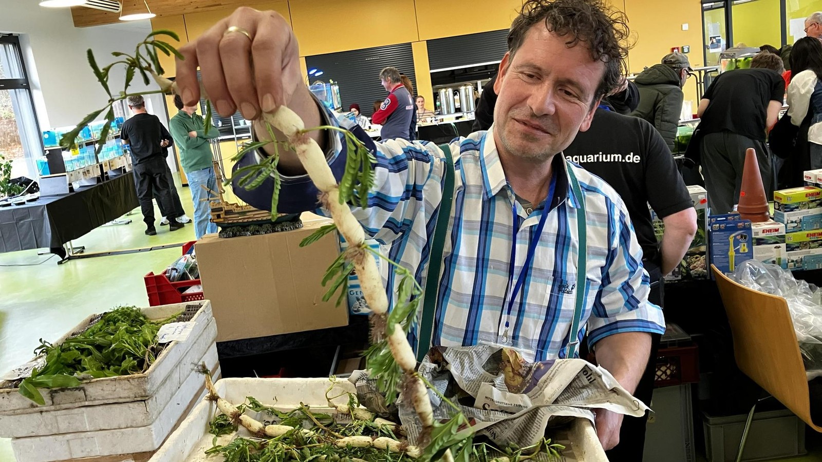 Exotik-am-1-Advent-Volles-Haus-bei-der-Aquaristik-und-Zierfischb-rse-im-Altenburger-Land