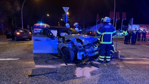 Unfall in Wilhelmsburg – Autofahrer ignorieren Polizei-Absperrung