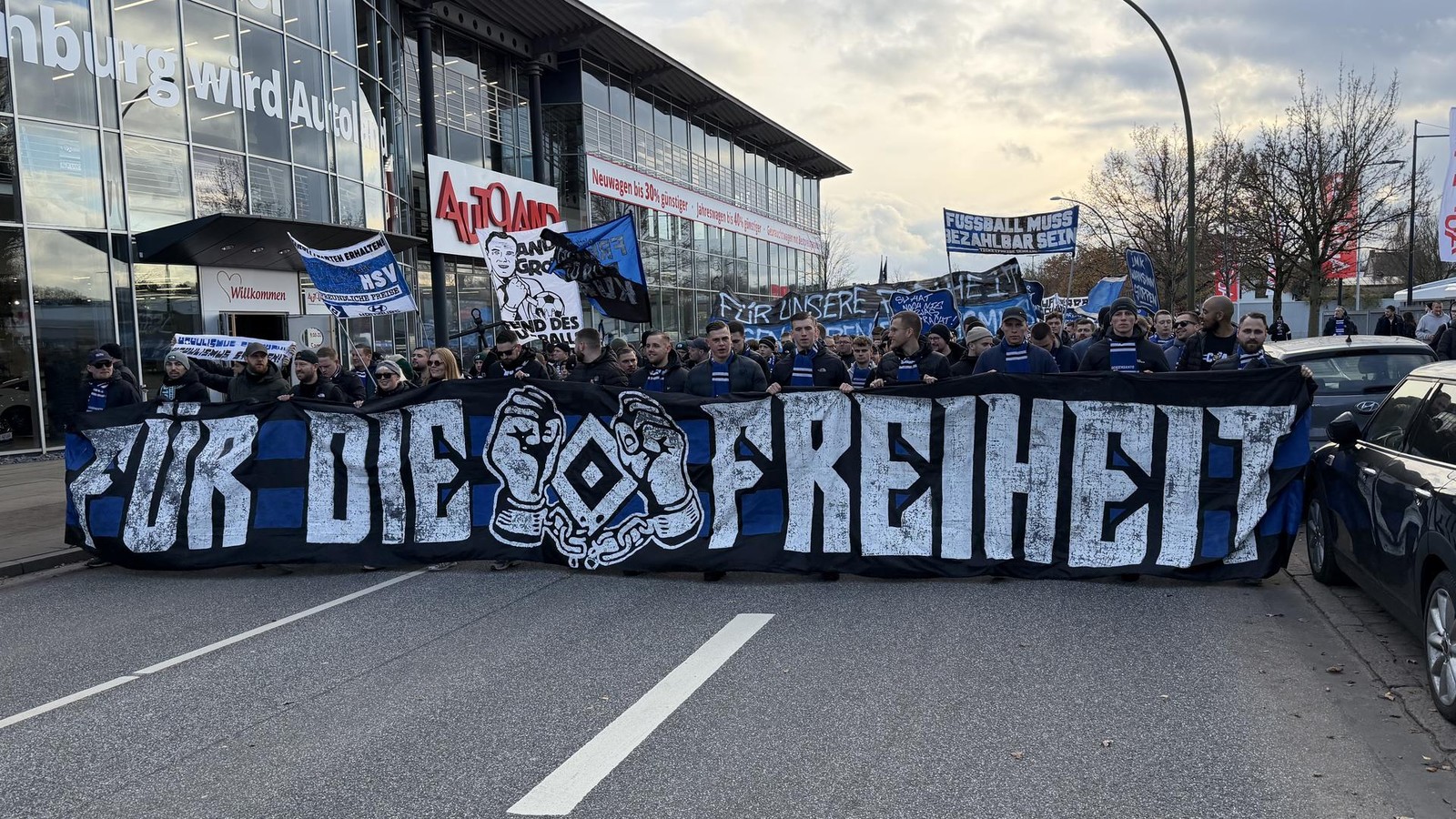 HSV-Fans-protestieren-und-drohen-Sport-Senator-Andy-Grote