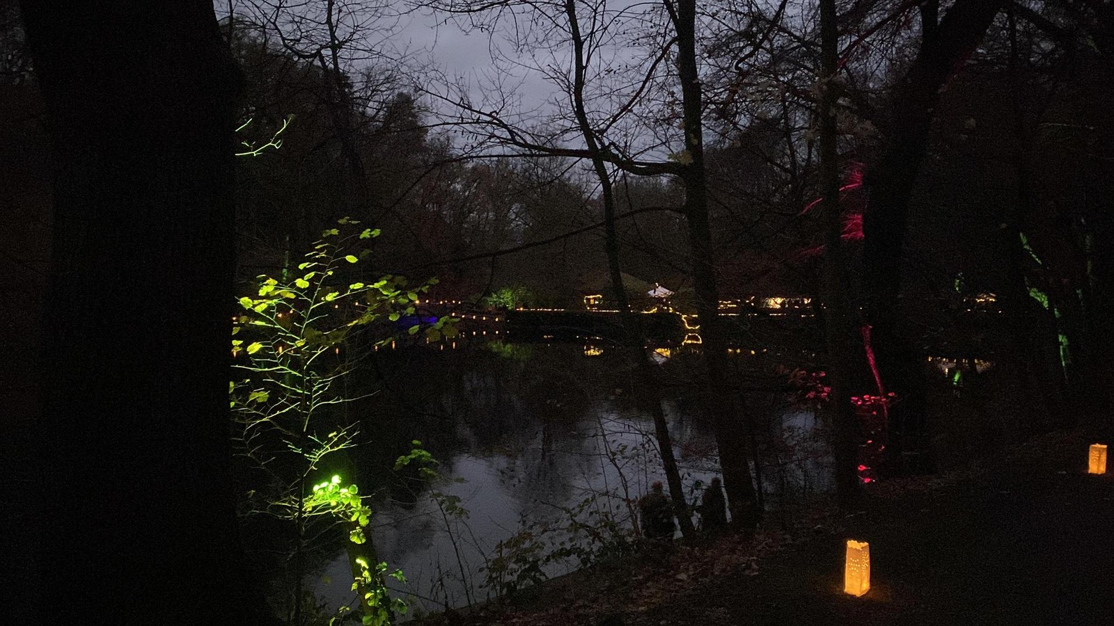 Leuchten-und-Gl-hen-Hunderte-Wittener-str-men-zum-Hammerteich