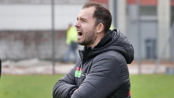 Nur mit besonderer Erlaubnis – deshalb bleibt Ken Reichel Eintracht-Trainer