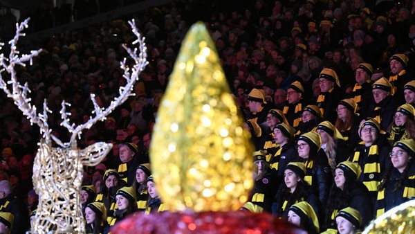 BVB: Die schönsten Bilder vom Weihnachtssingen mit mehr als 70.000 Zuschauern