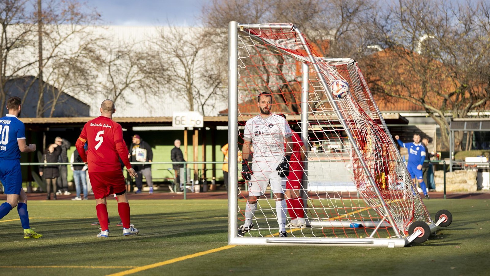 Packender-Dreikampf-um-die-Weihnachtsmeisterschaft-