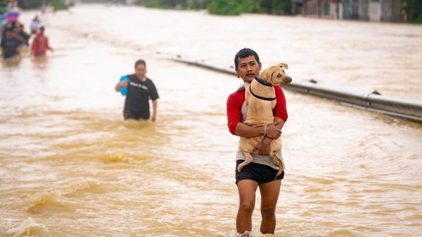Unwetter in Asien: Hunderte Tote nach sintflutartigen Regenfällen