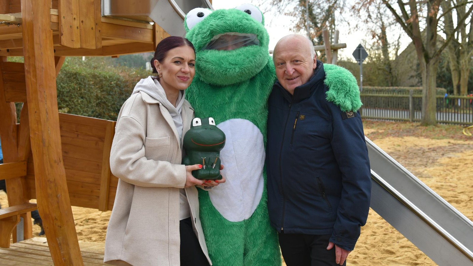 Nach-Sanierung-Dieses-Dorf-im-Saale-Holzland-hat-nun-wieder-einen-Spielplatz