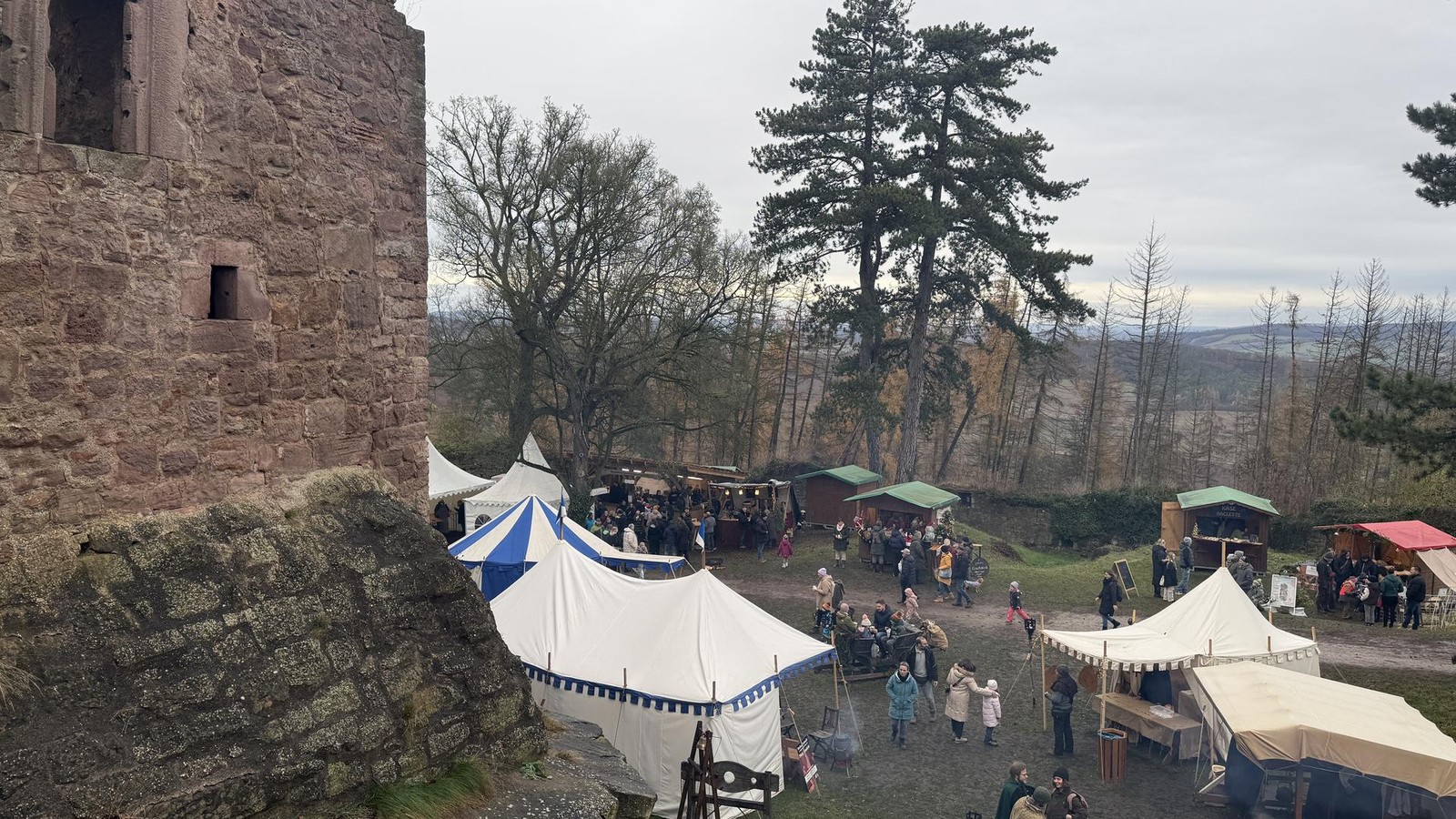 Eichsfeld-Ein-Hauch-von-Weihnachten-im-mittelalterlichen-Stil