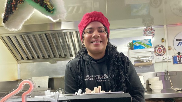 Spezialitäten auf der Mülheimer Schiffsweihnacht, gekocht mit kubanischer Liebe