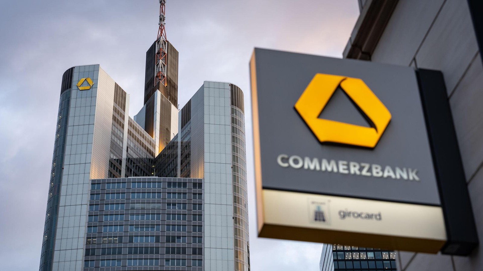Strafzinsen-bei-der-Commerzbank-Wie-sich-Kunden-jetzt-Geld-zur-ckholen-k-nnen