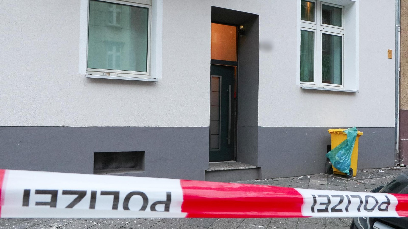 -Bin-sprachlos-Trauerstelle-f-r-Familie-in-D-sseldorf-zweimal-in-M-ll-geworfen