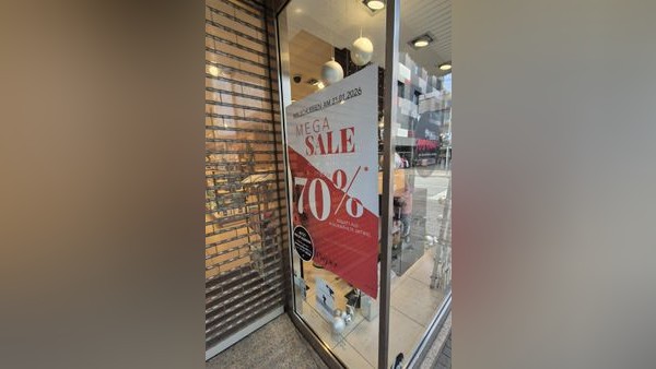 Herber Schlag für den Handel in der City: Bekannte Parfümerie schließt