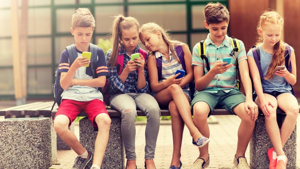 Früh ein Handy, später die Probleme? Studie liefert deutliche Hinweise