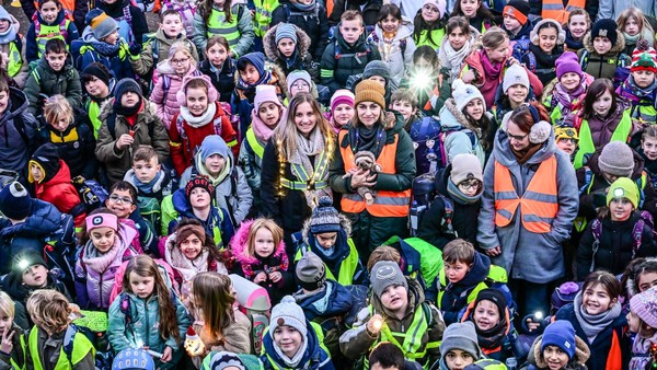 Zu viele Unfälle auf dem Schulweg: Grundschüler setzen Zeichen