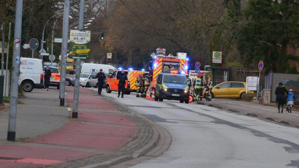 Ulzburger Straße: Feuerwehr rettet Katzen aus brennender Wohnung