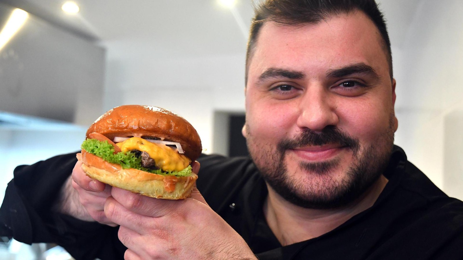 Billig-Burger-in-Bochum-kostet-3-99-Euro-Wie-der-Gastronom-den-Preis-erkl-rt