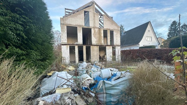 Statt schickem Doppelhaus: Neubau in Hamburg verkommt immer mehr zur Ruine