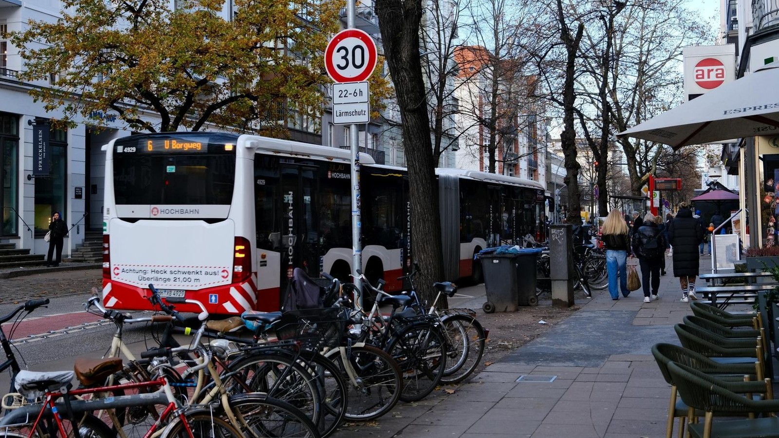 Winterhude-Auf-bekannter-Ausgehmeile-gilt-nun-Tempo-30-aber-nur-nachts