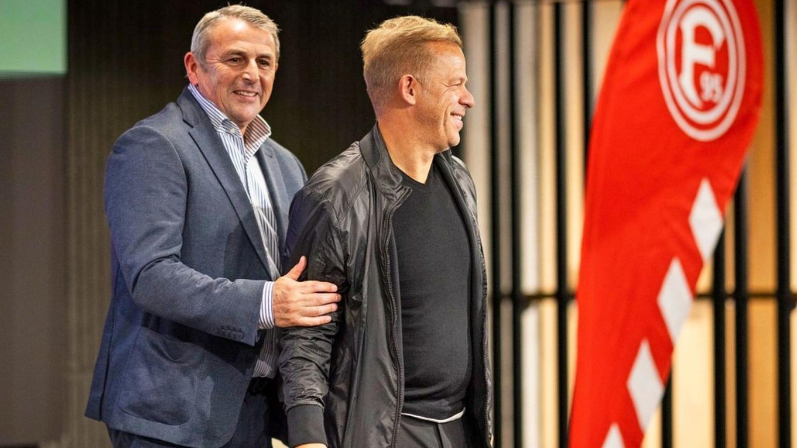 Es-brodelt-bei-Fortuna-D-sseldorf-kommt-es-vor-Schalke-Spiel-zum-Beben-