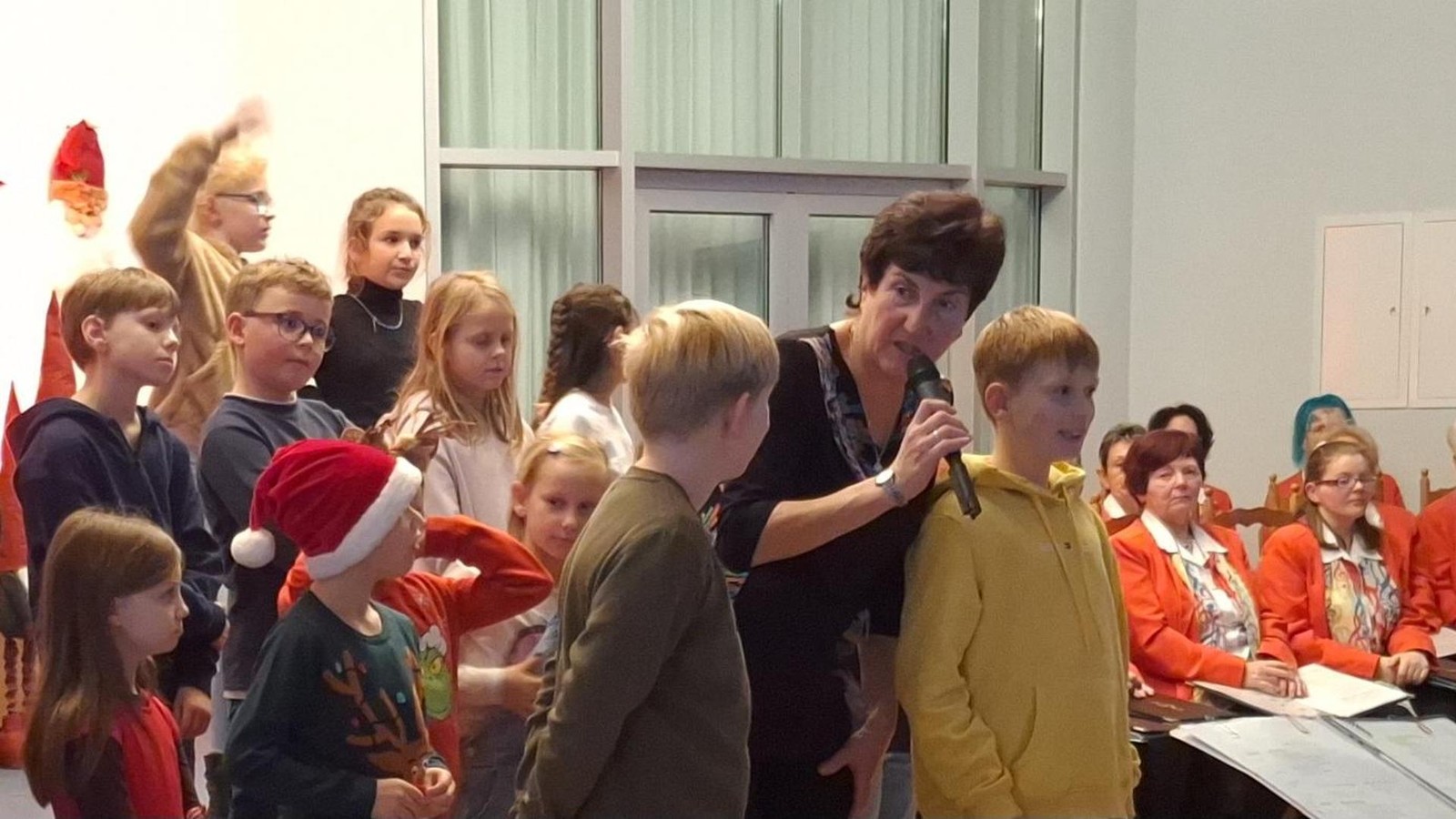 Kyffh-userkreis-Kleine-und-gro-e-S-nger-lassen-Stimmen-f-r-das-Kinderheim-erklingen