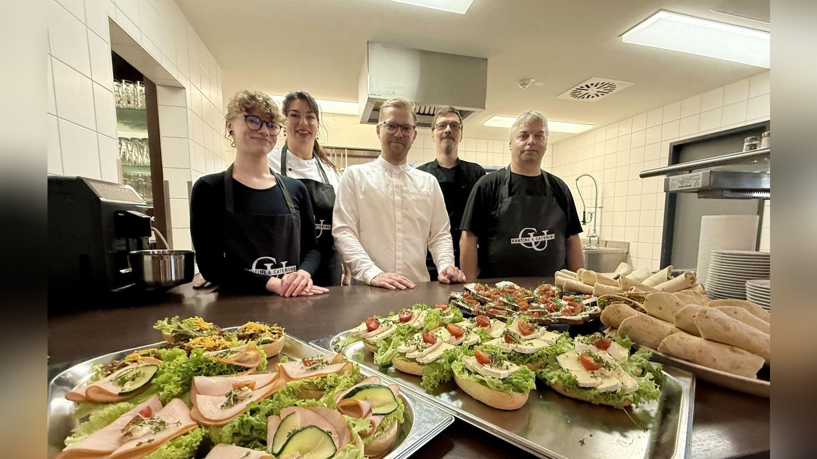 -Den-Tag-herbeigesehnt-Neuer-ffnung-der-Theaterkantine-in-Gera-macht-Appetit-auf-mehr