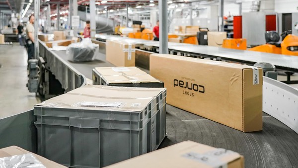 Paket brennt in Logistikzentrum bei UPS in Herne - Sprinkleranlage löst aus