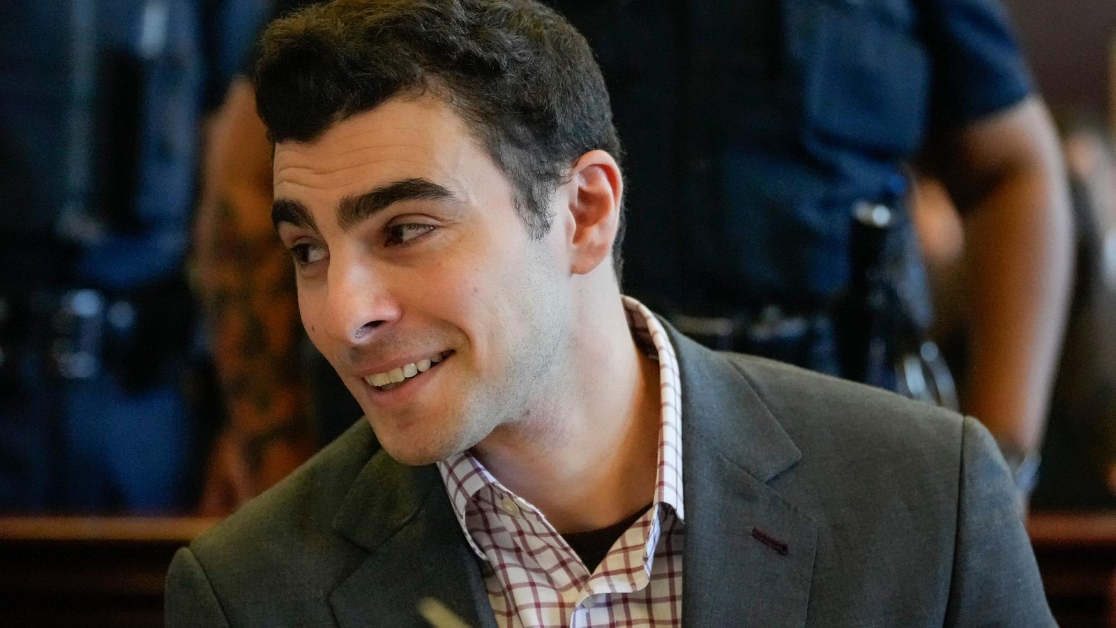 -Sieben-Berichte-pro-Stunde-Luigi-Mangione-unter-strengster-Gef-ngnisaufsicht