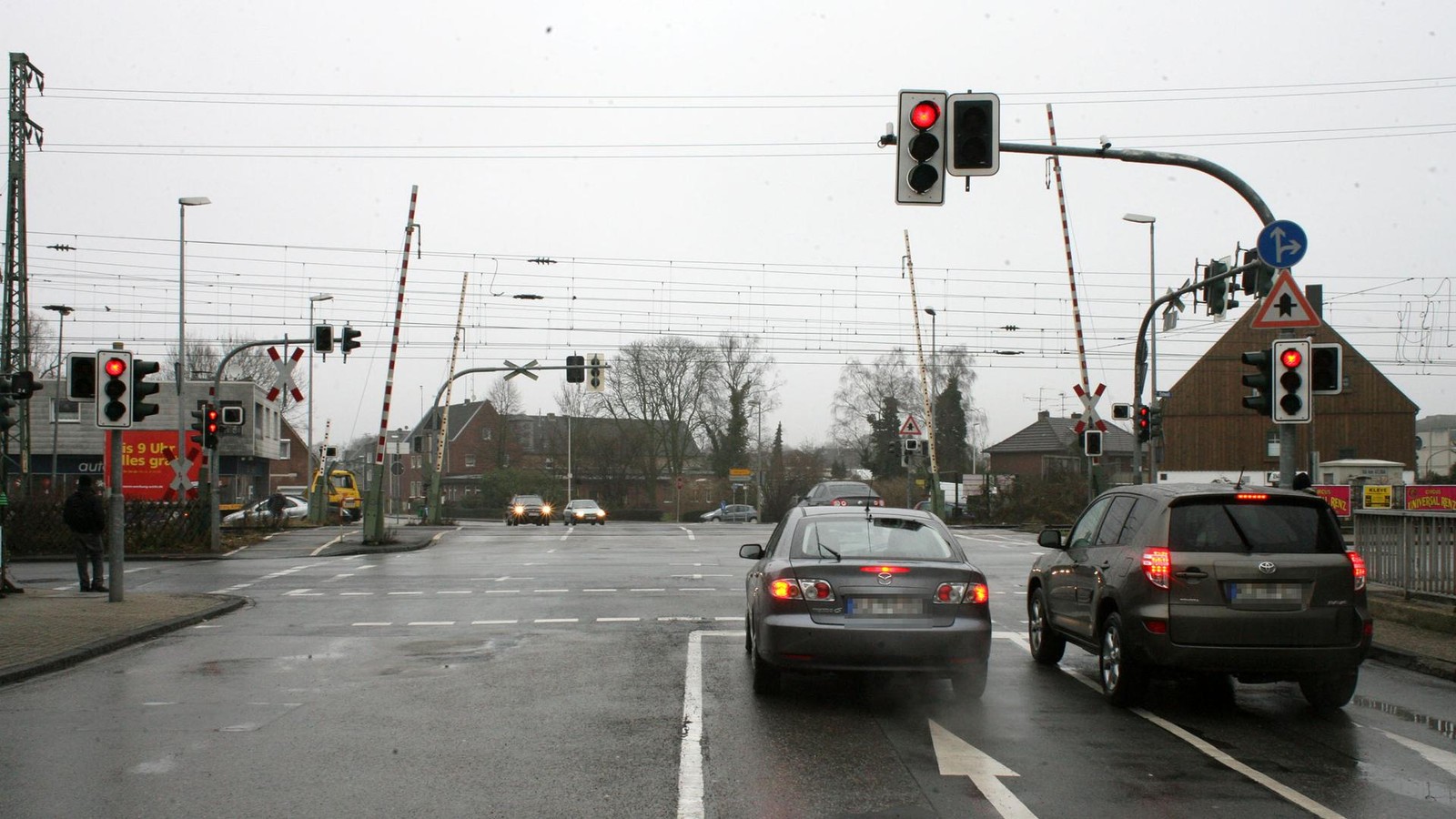 In-Emmerich-werden-drei-wichtige-Bahn-berg-nge-komplett-gesperrt
